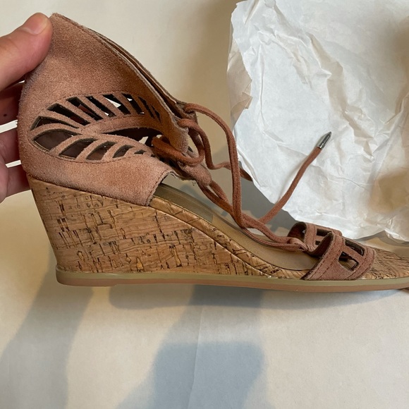 NEW DOLCE VITA COGNAC WEDGE - Picture 6 of 8